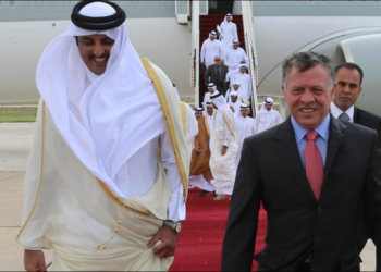 جولة حاكم قطر وإختيار الخليج أو تركيا