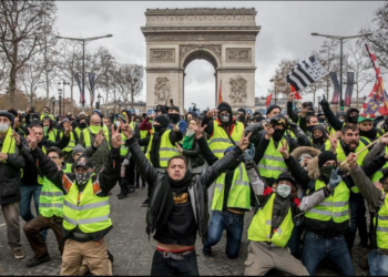 تصدير الأزمات الداخلية إلى الخارج