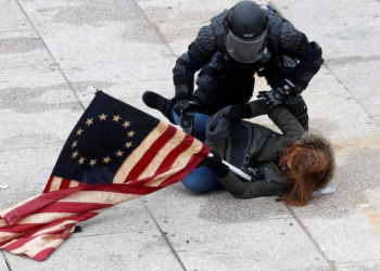 أزمة الديمقراطية والعالم الحر