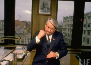 إرث “القيصر” بوريس: ليبرالي سلطوي على رأس الأوليغارشية