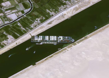 إدارة أزمة سفينة قناة السويس العالقة