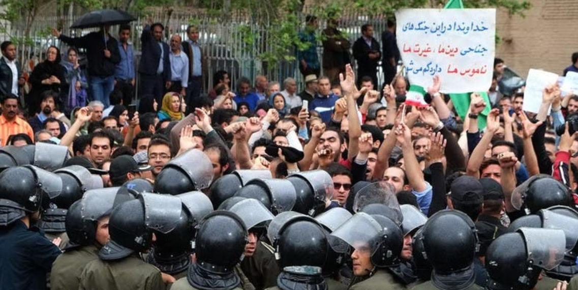 الولايات المتحدة تقوم بتهيئة الظروف لإسقاط نظام الشاه