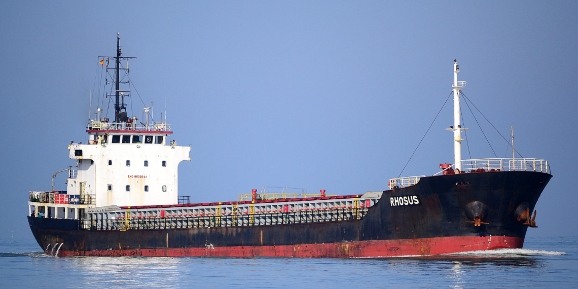 لغز السفينة الغامضة في مرفأ بيروت