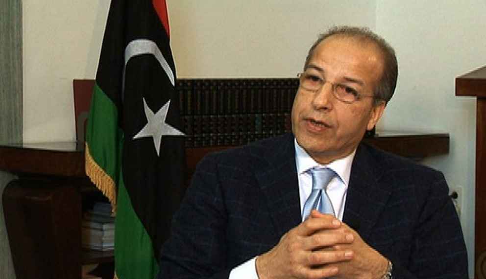 لماذا تصر دول كبرى على ابقاء الكبير محافظ للبنك المركزي الليبي