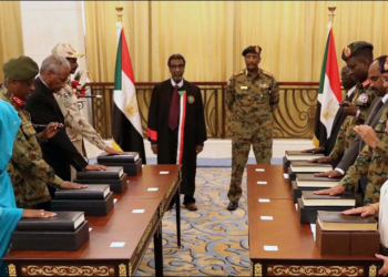 النخب السودانية: بين مخاض التغيير وإدمان الفشل المرير