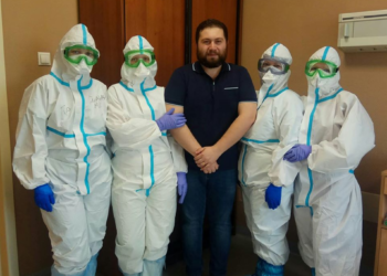 تجربة رئيس تحرير وكالة أنباء “رياليست” مع اصابته بفيروس كورونا