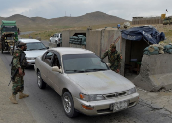 جنود أفغان عند نقطة تفتيش. صورة. أ ف ب