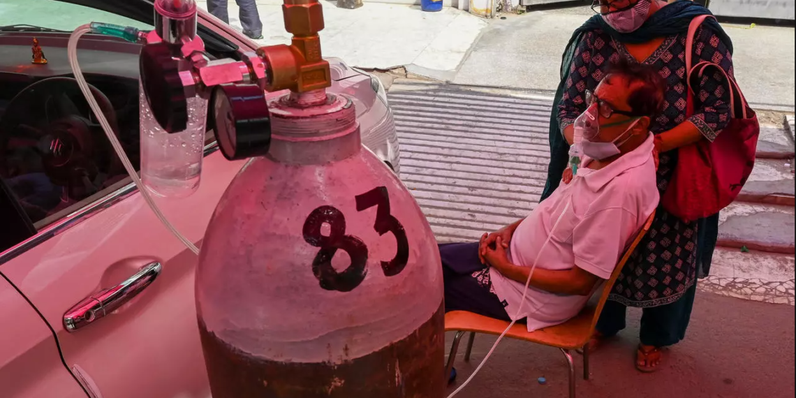 أحد المصابين بفيروس كورونا في الهند. صورة. أ.ف.ب