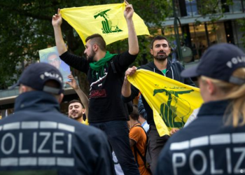 مظاهرة لأعضاء وأنصار حزب الله اللبناني في برلين عام 2015 (أرشيف)