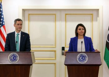 وزيرة الخارجية الليبية، نجلاء المنقوش، ومساعد وزير الخارجية الأمريكي، جودي هود.AFP