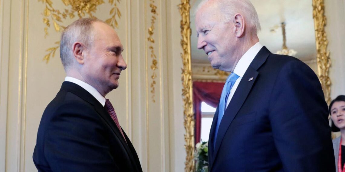 الرئيس الروسي فلاديمير بوتين، ونظيره الأمريكي جو بايدن.صورة.رويترز