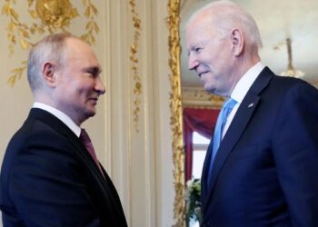 الرئيس الروسي فلاديمير بوتين، ونظيره الأمريكي جو بايدن.صورة.رويترز