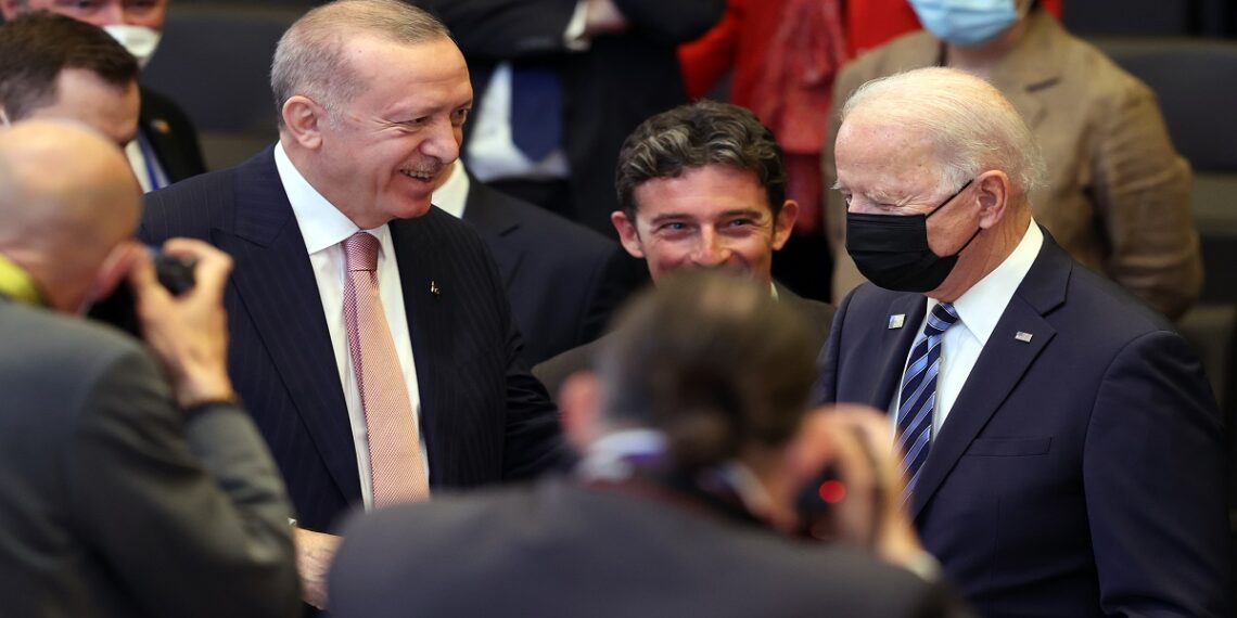 الرئيس الأمريكي جو بايدن، ونظيره التركي رجب طيب أردوغان.صورة.رويترز
