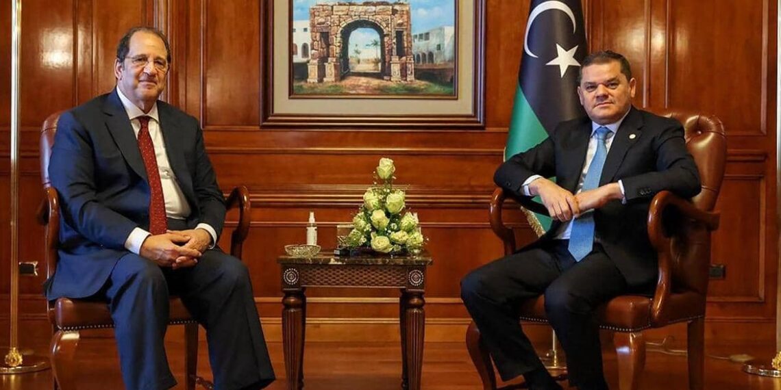 رئيس المخابرات المصرية، اللواء عباس كامل، ورئيس الحكومة الليبية عبد الحميد الدبيبة.صورة.AFP