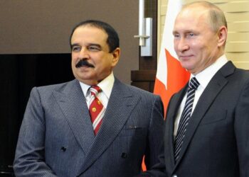 الرئيس الروسي فلاديمير بوتين، ووزير خارجية البحرين عبد اللطيف الزياني.صورة.العربية نت