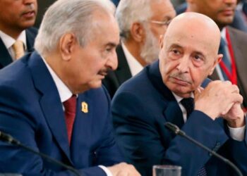 القائد العام للجيش والقوات المسلحة الليبية، خليفة حفتر، ورئيس البرلمان الليبي، عقيلة صالح.صورة.العربية نت