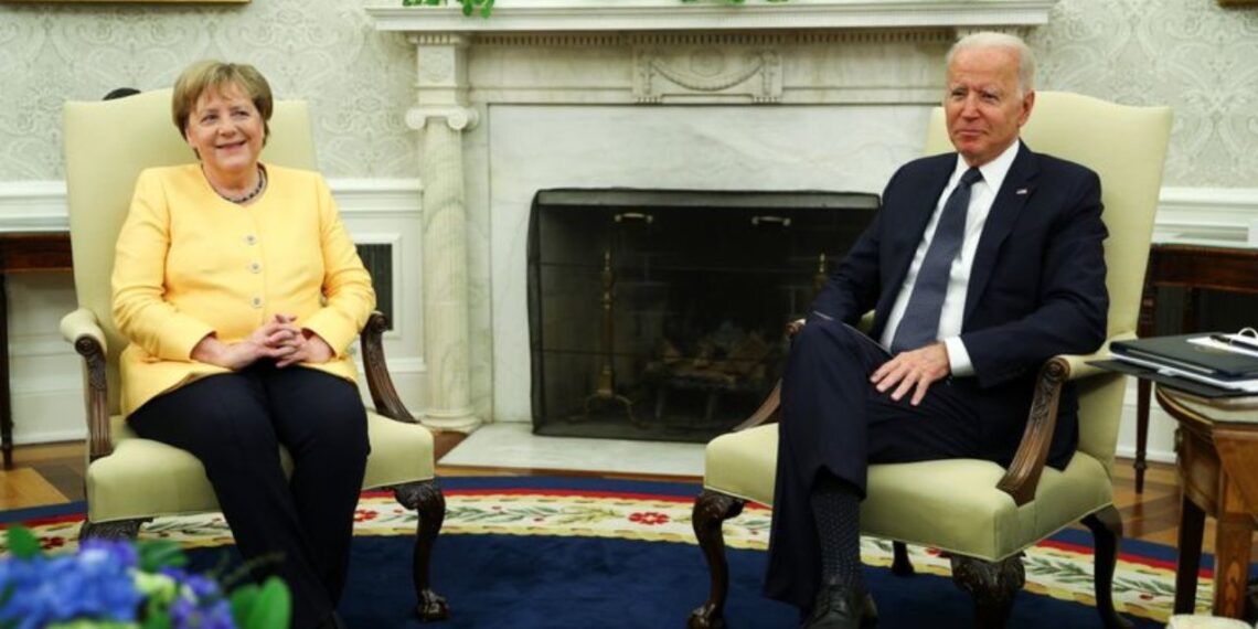 الرئيس الأمريكي جو بايدن، والمستشارة الألمانية، انجيلا ميركل.صورة.فرانس 24