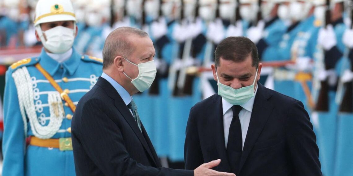 الرئيس التركي رجب طيب أردوغان ورئيس حكومة الوحدة الوطنية الليبية، عبد الحميد الدبيبة.صورة.ميدل إيست أونلاين