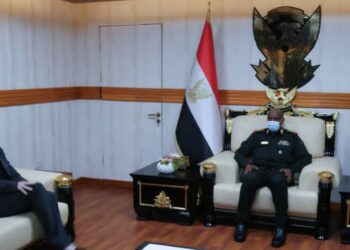 رئيس مجلس السيادة الانتقالي في السودان، عبد الفتاح البرهان، ومديرة الوكالة الأميركية للتنمية الدولية وعضو مجلس الأمن الوطني الأميركي، سامنثا باور.صورة.رويترز