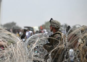 جندي أمريكي في مطار كابل.صورة.CNN