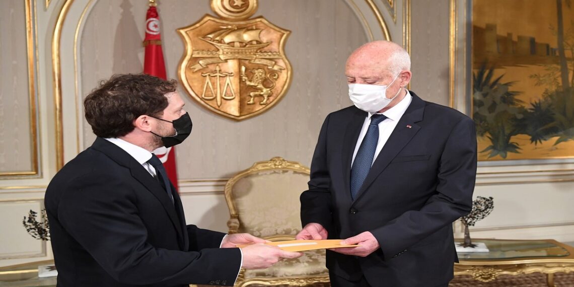 الرئيس التونسي قيس سعيّد، ومساعد مستشار الأمن القومي الأمريكي، جوناثان فاينر.صورة.الخارجية التونسية