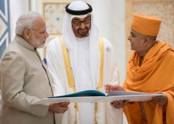 ولي عهد أبو ظبي، محمد بن زايد، ورئيس الوزراء الهندي ناريندرا مودي.صورة.الخليج أونلاين