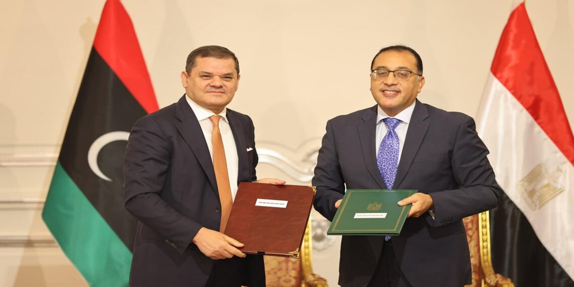 رئيس الحكومة المصرية، مصطفى مدبولي، ورئيس حكومة الوحدة الوطنية الليبية، عبد الحميد الدبيبة.صورة.رياليست