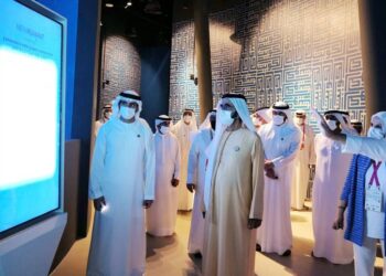 حاكم دبي، محمد بن راشد آل مكتوم، والوفد المرافق له في إكسبو 2020.صورة.سكاي نيوز