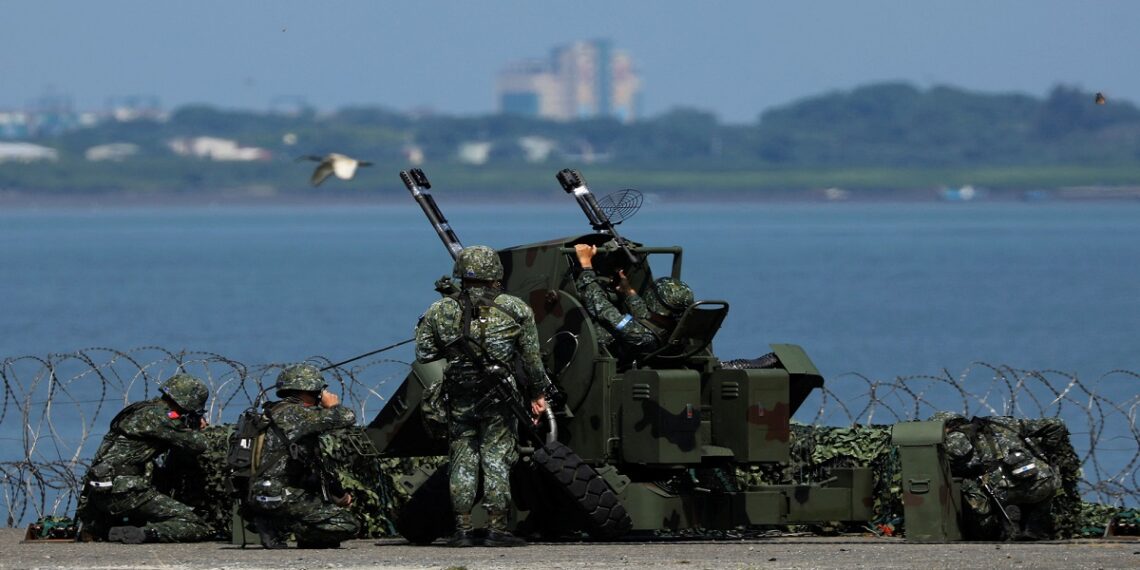 مناورات للجيش التايواني تحاكي مواجهة غزو صيني للجزيرة.صورة.رويترز