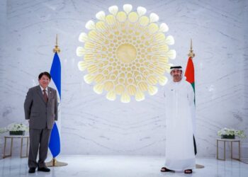 الشيخ عبدالله بن زايد آل نهيان، وزير الخارجية والتعاون الدولي، ووزير العلاقات الخارجية في جمهورية نيكاراغوا، دينيس مونكادا كوليندريس .صورة.وكالة وام