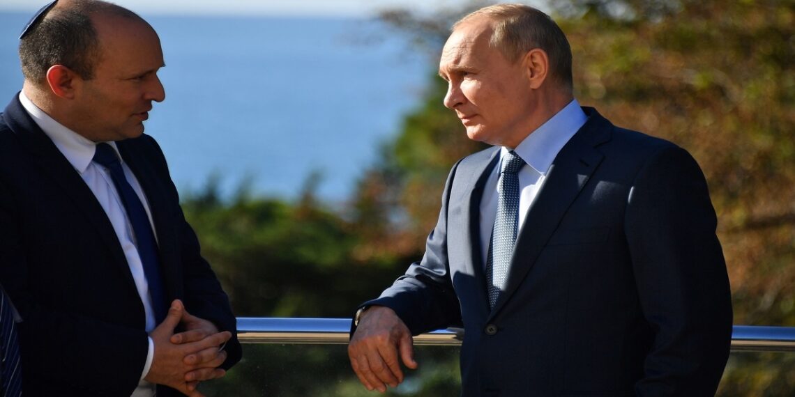 الرئيس الروسي، فلاديمير بوتين، ورئيس الوزراء الإسرائيلي، نفتالي بينيت.صورة.روسيا اليوم