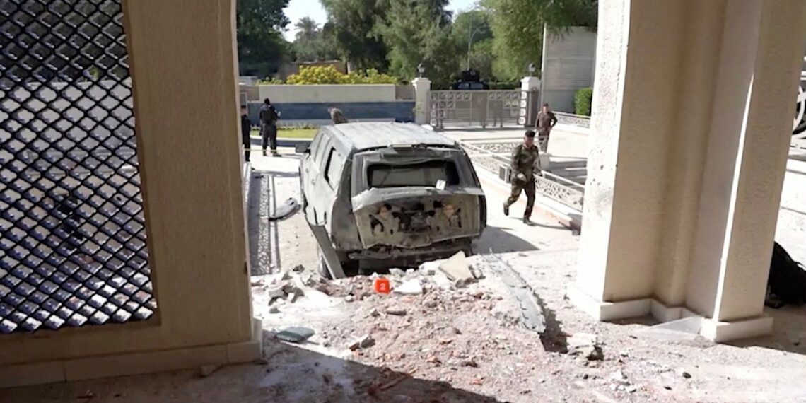 الأضرار التي لحقت بمنزل رئيس الحكومة العراقية مصطفى الكاظمي.صورة.فرانس برس