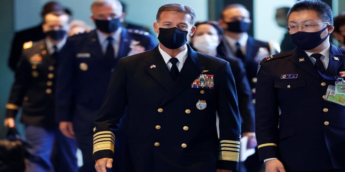 الأدميرال جون سي أكويلينو.صورة.واشنطن بوست