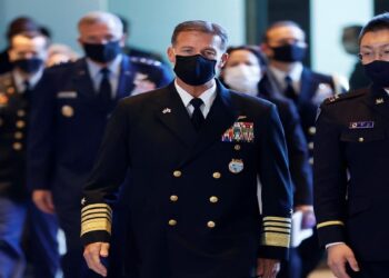 الأدميرال جون سي أكويلينو.صورة.واشنطن بوست