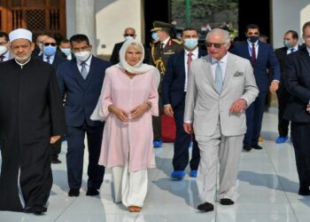 الأمير تشارلز ولي عهد بريطانيا وعقيلته، وشيخ الأزهر أحمد الطيب.صورة.AFP