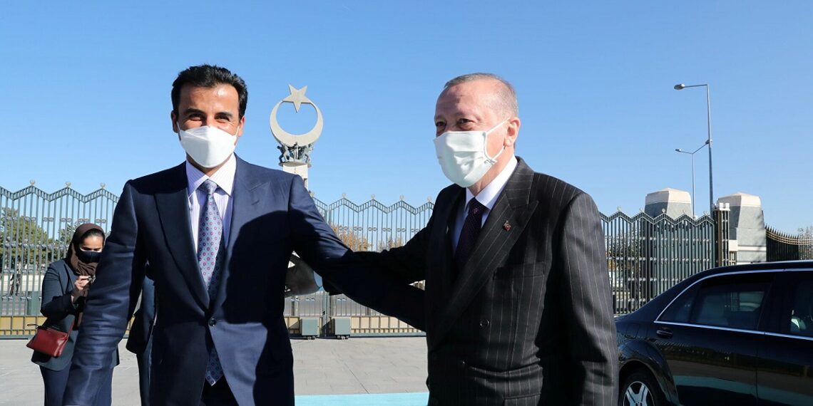 الرئيس التركي، رجب طيب أردوغان، وأمير قطر، تميم بن حمد.صورة.سبوتنيك