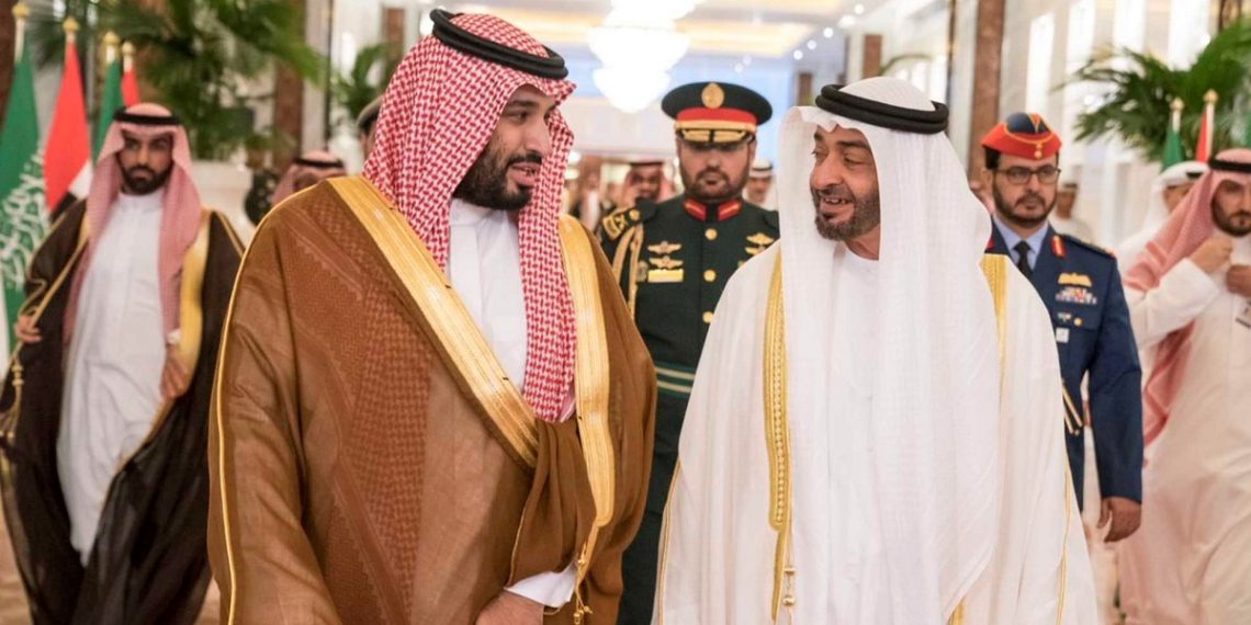 الشيخ محمد بن زايد، ولي عهد أبو ظبي، وولي العهد السعودي، محمد بن سلمان.صورة.الحرة