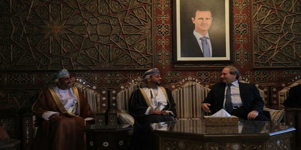وزير الخارجية العماني، بدر بن حمد البوسعيدي، ونظيره السوري فيصل المقداد.صورة.سبوتنيك