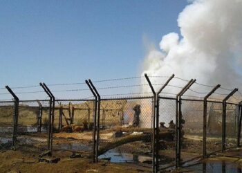 قاعدة أمريكية تعرضت للقصف قبل أيام قرب حقل العمر النفطي شرق سوريا.صورة.سبوتنيك