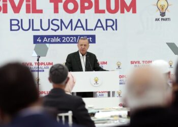 الرئيس التركي رجب طيب أردوغان خلال افتتاح مصنعاً للورق.صورة.CNN تركي