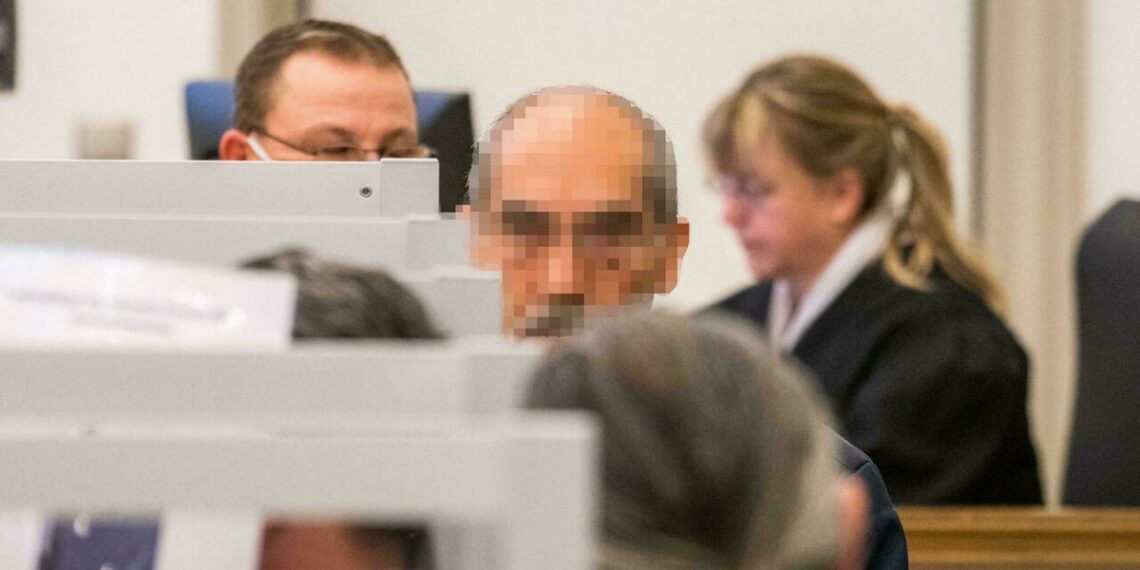 المحكوم بالسجن المؤبد في ألمانيا، الضابط السابق في الاستخبارات السورية أنور رسلان.صورة.تويتر