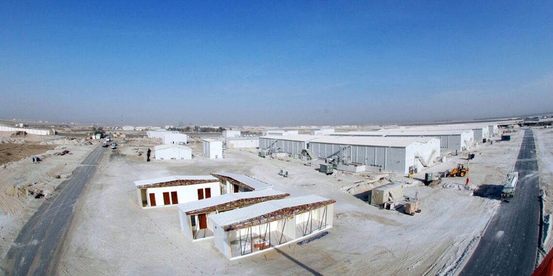 قاعدة الظفرة الجوية بالإمارات.صورة.ويكبيديا