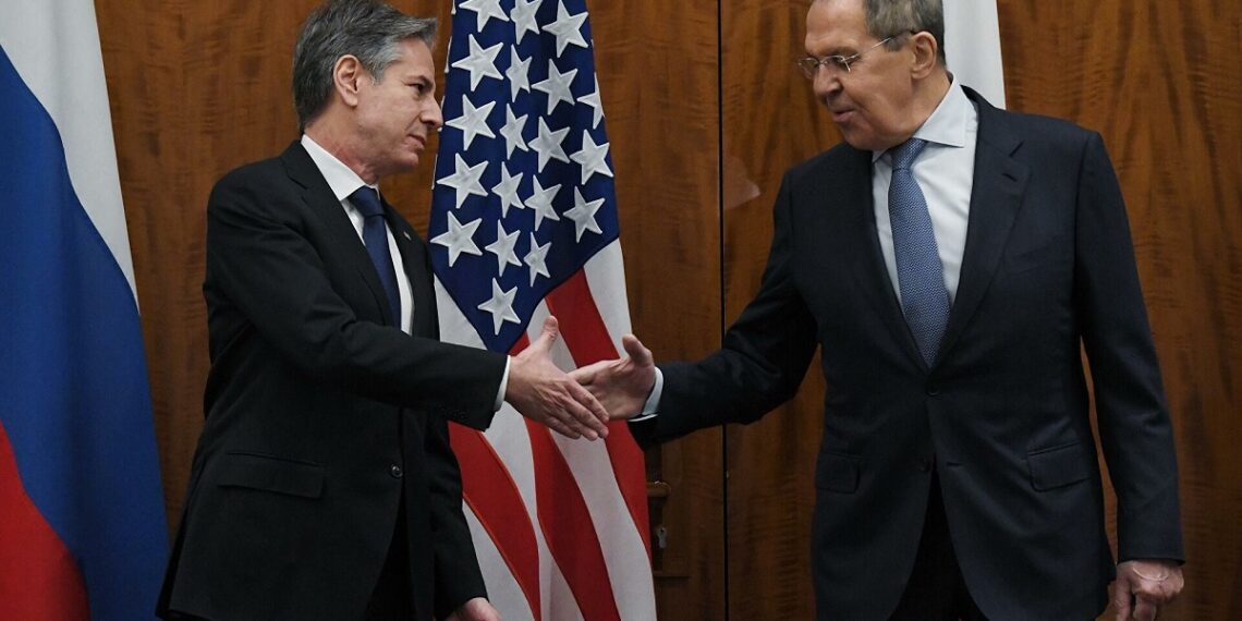 وزير الخارجية الروسي، سيرجي لافروف، ونظيره الأمريكي، أنتوني بلبنكن.ًورة.فرانس 24