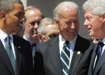 باراك أوباما وجوزيف بايدن وبيل كلينتون.صورة.GETTY