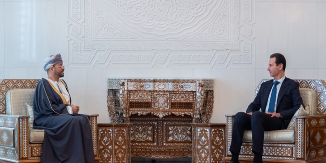 الرئيس السوري بشار الأسد، ووزير الخارجية العماني بدر بن حمد البوسعيدي.صورة.سانا