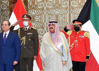 الرئيس المصري، عبد الفتاح السيسي، وولي العهد الكويتي، الشيخ مشعل الأحمد الجابر الصباح.صورة.سبوتنيك