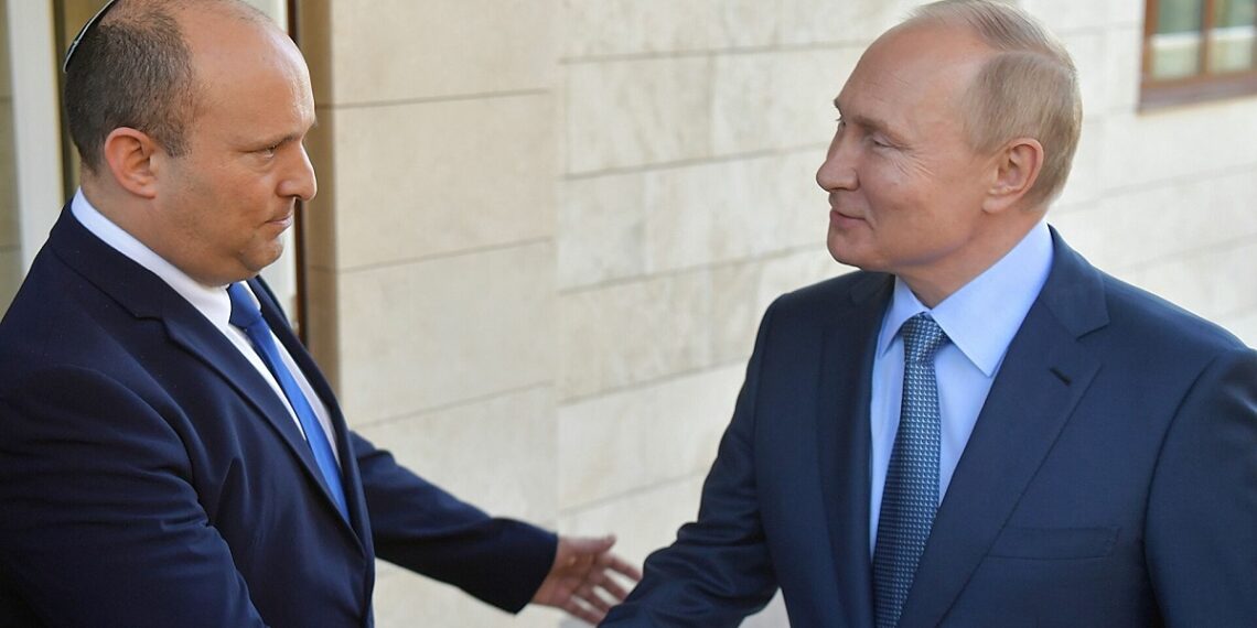 الرئيس الروسي فلاديمير بوتين، ورئيس الوزراء الإسرائيلي، نيفتالي بينيت.صورة.سبوتنيك