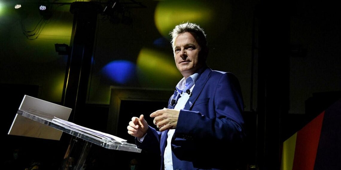 مرشح الحزب الشيوعي الفرنسي للانتخابات الرئاسية القادمة، فابيان روسيا.صورة.فرانس 24