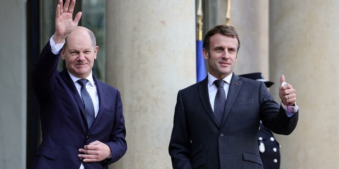 الرئيس الفرنسي، إيمانويل ماكرون، والمستشار الألماني، أولاف شولتز.صورة.AFP