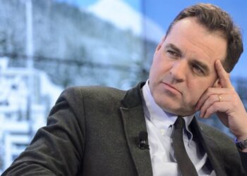 نيال فيرجسون. عضو في معهد هوفر الأميركي.صورة.رياليست